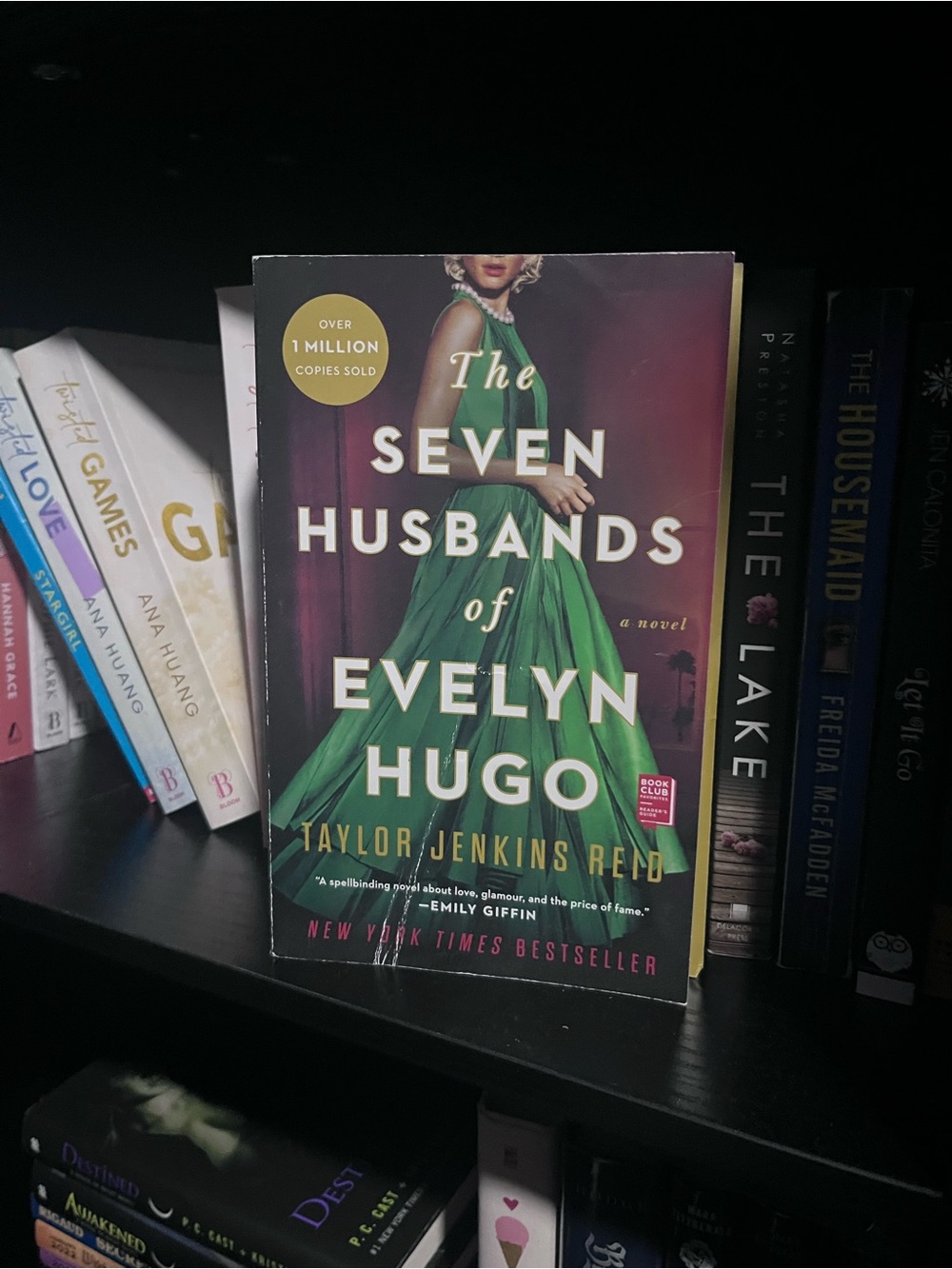 The Seven Husbands of Evelyn Hugo by Taylor Jenkins Reid - Green Paperback Novel